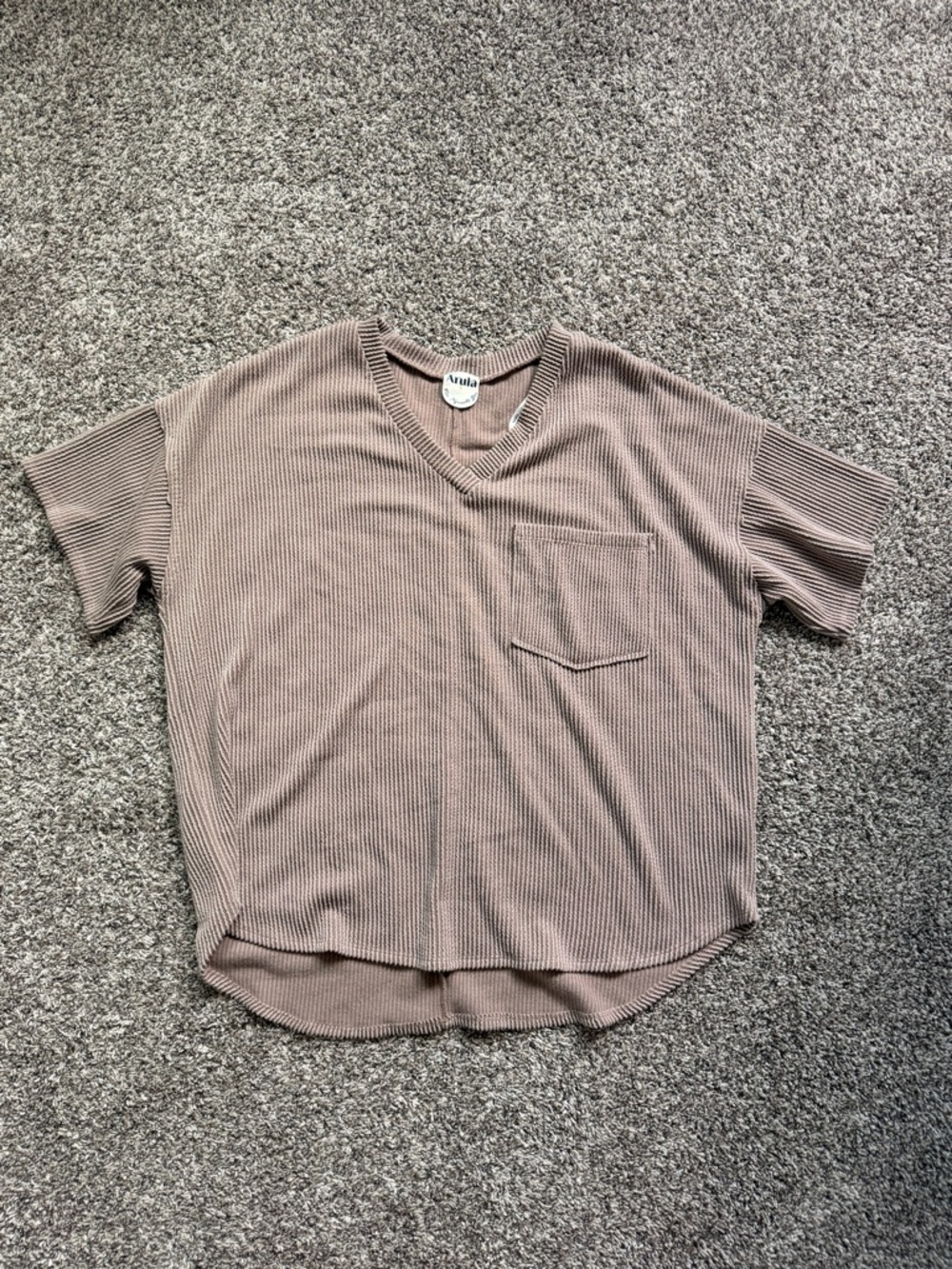 ARULA Ribbed V-Neck Top in Dusty Mauve